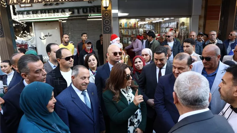 وزيرة التنمية ومحافظ بورسعيد يتفقدان نموذج تطوير أسواق الحميدي والتجاري