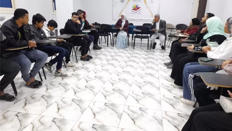 وزارة الرياضة تنظم ورشة عمل عن الشعر بمركز سليم الحي للتنمية الشبابية بالسويس