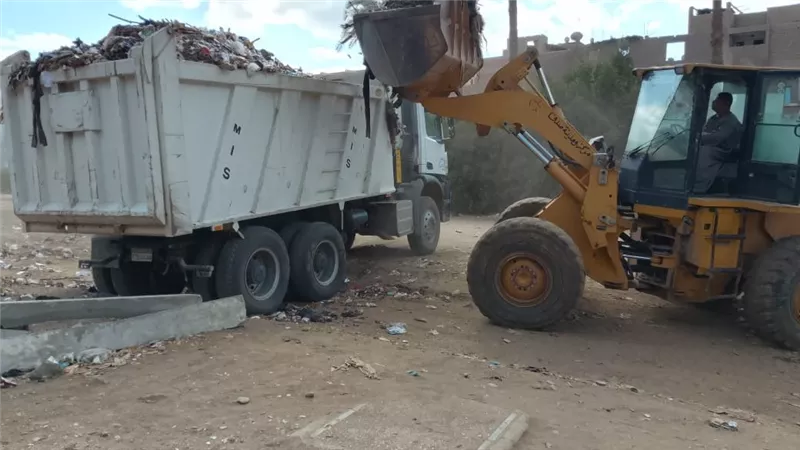 محافظ أسيوط يؤكد أهمية تكثيف حملات النظافة ورفع 119 طنًا من المخلفات في صدفا