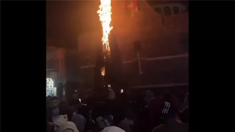 سوريا.. حقيقة احتراق شجرة الميلاد في صحنايا وما وراء الفيديوهات المتداولة