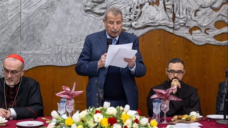 «خوري» ممثلاً الرئيس الفلسطيني: نحتفل بالميلاد حاملين رسالة الصمود والوحدة
