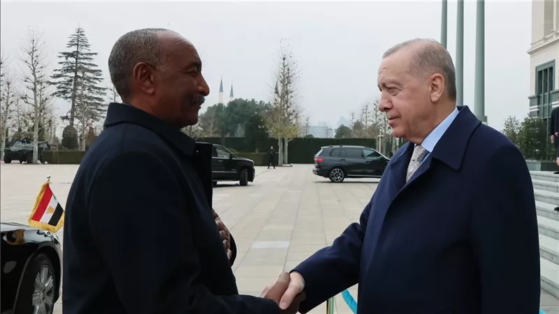 أردوغان يستقبل قائد الجيش السوداني بمراسم رسمية في أنقرة