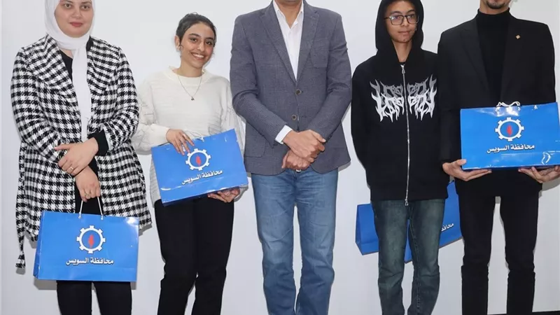 محافظ السويس يكرم الفائزين بمسابقة إيسف للعلوم والهندسة