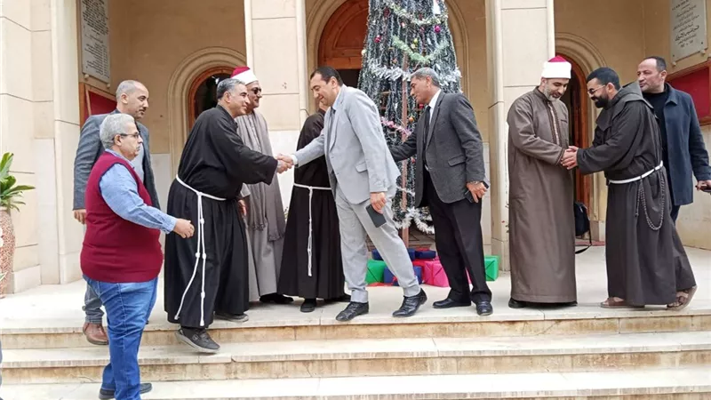 رئيس مدينة كفر الدوار يهنئ كنيسة الفرنسيسكان بعيد الميلاد المجيد
