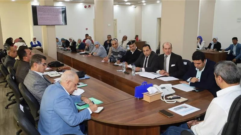 محافظ السويس يوجه بالحفاظ على مستحقات الدولة وتقنين أوضاع المحلات التجارية
