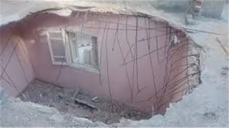 سقوط جزئي لسقف شقة سكنية بالوراق دون وقوع أي إصابات