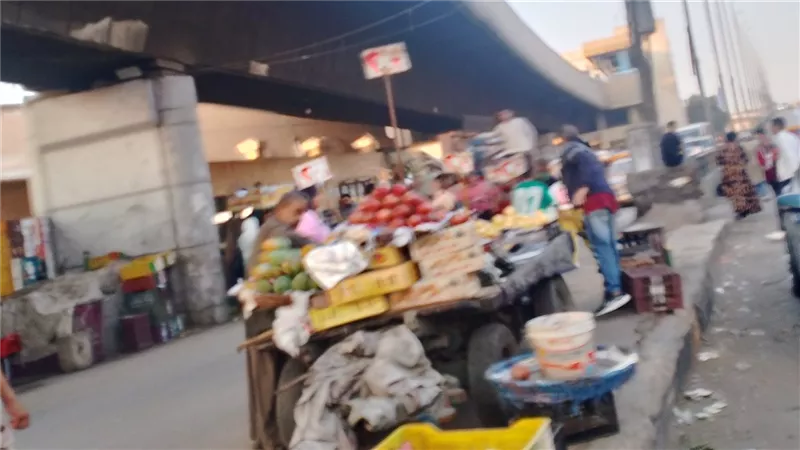 الأهمال والفوضى يحاصران محطة مترو كلية الزراعة بشبرا الخيمة بمحافظة القليوبية 