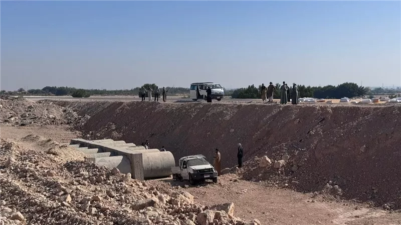 نجاة بأعجوبة على الصحراوي الغربي.. انقلاب ربع نقل يصيب شخصين وتحطم السيارة 
