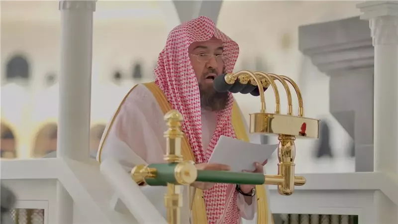 قراصنة العقول ومروجي الإرهاب: تعرف على رسالة السديس في الجمعة الأخيرة من 2025