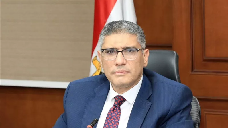 محافظ الجيزة يستعرض خطة القوافل الطبية في الـ6 أشهر الأولى من 2026