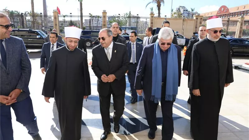 وزير الأوقاف يهنئ محافظ وأهالي بورسعيد بالعيد القومي للمحافظة