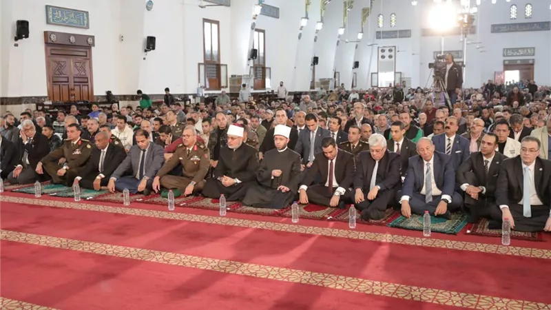 في العيد القومي.. مفتي الجمهورية يؤدي صلاة الجمعة في المسجد العباسي ببورسعيد