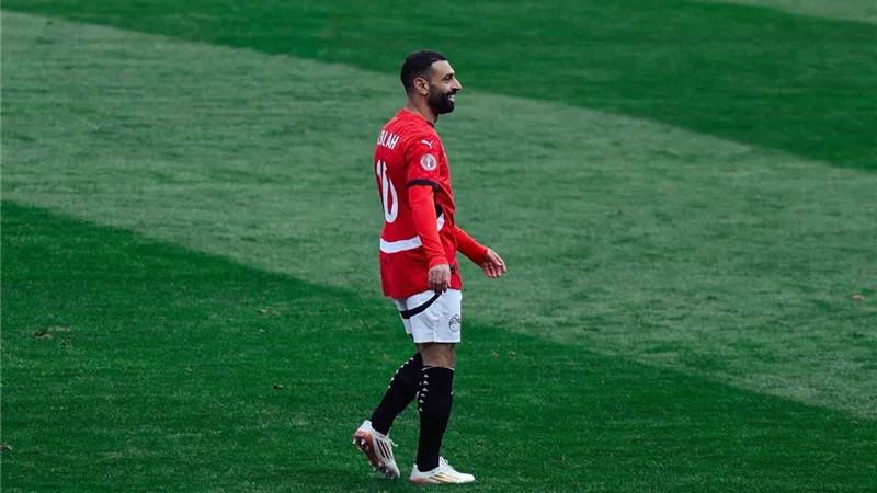 الفراعنة يصمدون.. ليفربول يتغنى بمحمد صلاح بعد تأهل مصر لدور الـ16 بالكان
