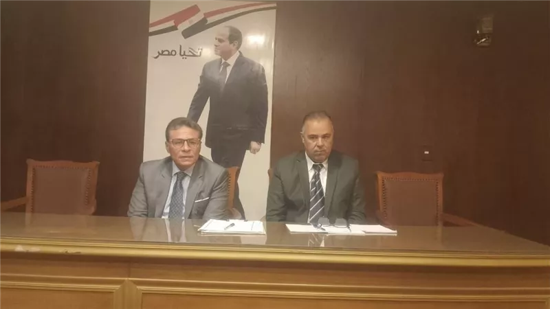 بدء إزالة القمامة.. طاهر الخولي يضع جدول زمني لشركات النظافة في المنيل