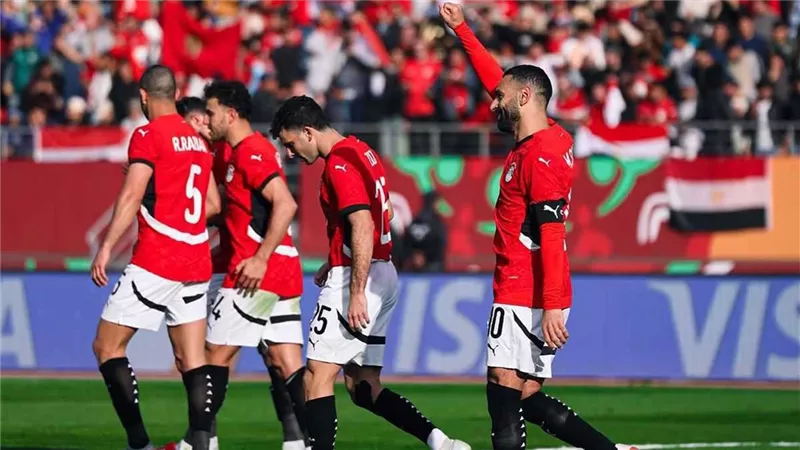 ناقد رياضي: الجماهير المغربية تظهر دعمها الكبير للمنتخب المصري على الأرض