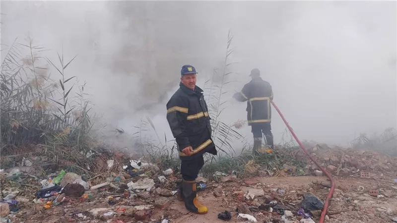 السيطرة على حريق فى أرض فضاء ملكية خاصة فى تلا بالمنوفية