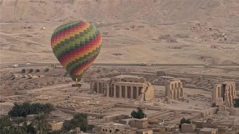 سماء الأقصر تسجل رقمًا قياسيًا.. 109 رحلة بالون طائر تحمل 2800 سائح 