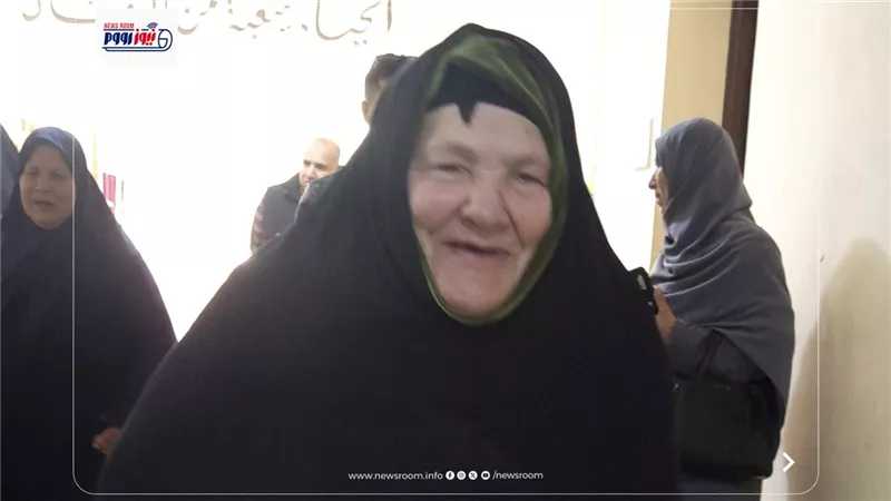 رغم مرضها.. مسنه تحرص على الإدلاء بصوتها فى انتخابات البرلمان 2025