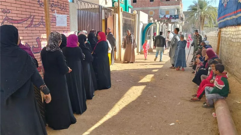 انتظام التصويت بلجنة المعصرة بمركز الفتح بأسيوط في انتخابات مجلس النواب 