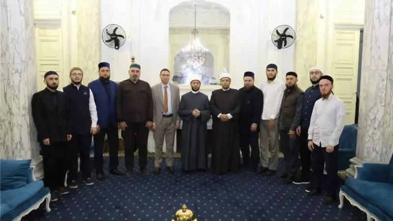 وزير الأوقاف يلتقي وفدا من باحثي أكاديمية بولغار بجمهورية تتارستان الروسية 