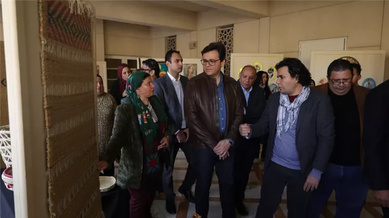 وزير الثقافة يتفقد مهرجان «كريسماس بالعربي» ويشيد بعروض الكورال والأوركسترا