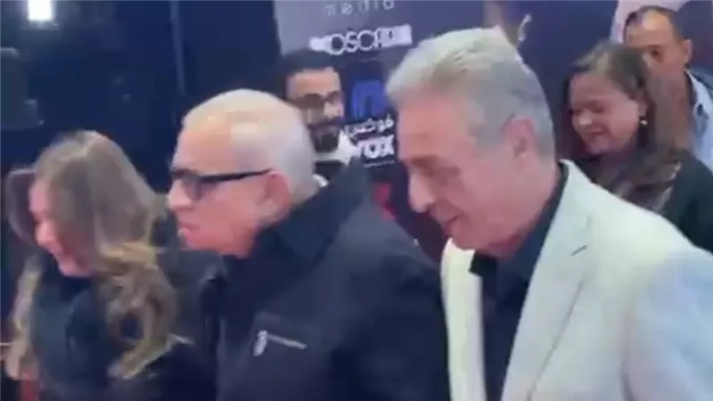أول ظهور لمحمود حميدة بعد أزمته الصحية في العرض الخاص لفيلم «الملحد»