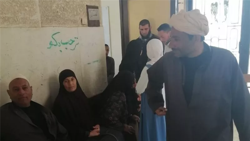 إقبال الناخبين بمركز شباب الفتح الناصرية بأسيوط في جولة الإعادة  