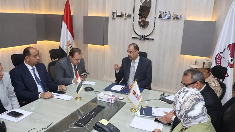 لليوم الثاني.. غرفة العمليات الرئيسية بسوهاج تتابع انتظام سير الانتخابات