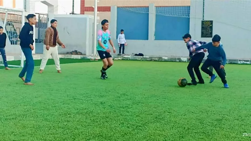 شعبة كرة قدم خماسي بنين تواصل تدريباتها بمركز شباب حجاجة