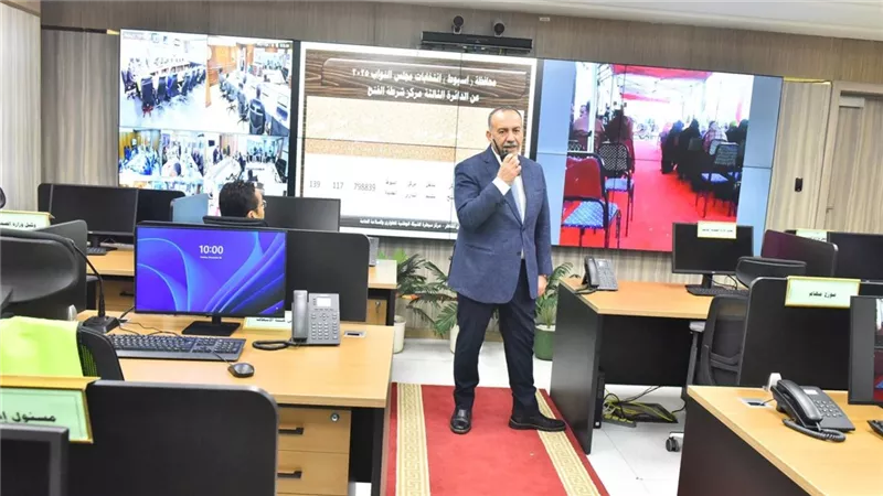 محافظ أسيوط يترأس غرفة العمليات المركزية لمتابعة اللجان الانتخابية