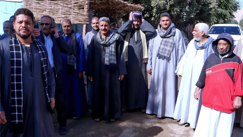 المواطنون يتوافدون على لجان الانتخابات في اليوم الثاني لجولة الإعادة بقنا