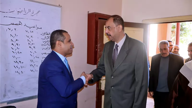 لليوم الثاني.. محافظ سوهاج يتفقد عدداً من لجان الانتخابات بجولة الإعادة