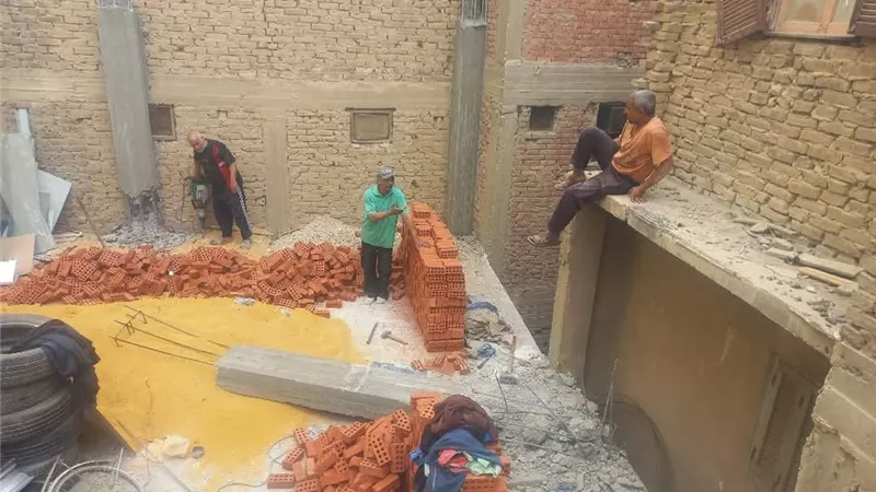 استجابة لشكاوى المواطنين.. إزالة مخالفة بناء في المهد بحي الأربعين بالسويس 