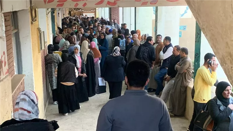 إقبال كبير على لجان الجيزة في جولة الإعادة بانتخابات النواب