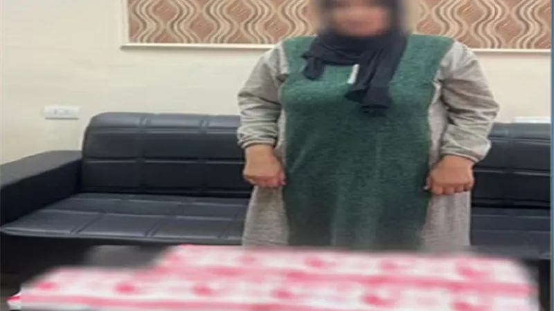 اتمسكت متلبسة.. ضبط سيدة أثناء توزيع مواد غذائية على الناخبين بإيتاى البارود