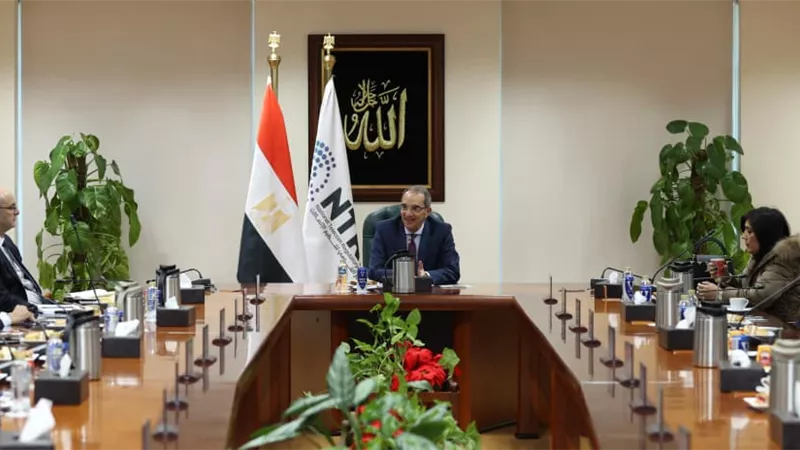 عمرو طلعت يجتمع بأعضاء لجنة صناعة الإتصالات وتكنولوجيا المعلومات 