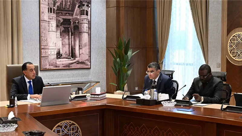 رئيس الوزراء يستقبل مدير 
