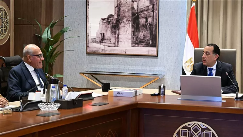 رئيس الوزراء يؤكد أهمية توطين الصناعة وتعميقها لتلبية احتياجات السوق المحلية