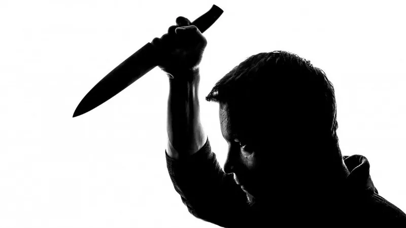 لماذا يتعاطف البعض مع المجرمين؟ قراءة نفسية للظاهرة
