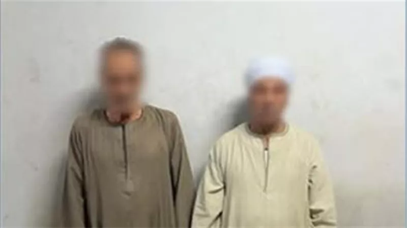   القبض علي شخصين بحوزتهم كروت الدعاية الإنتخابية لتوزيعهم علي الناخبين 