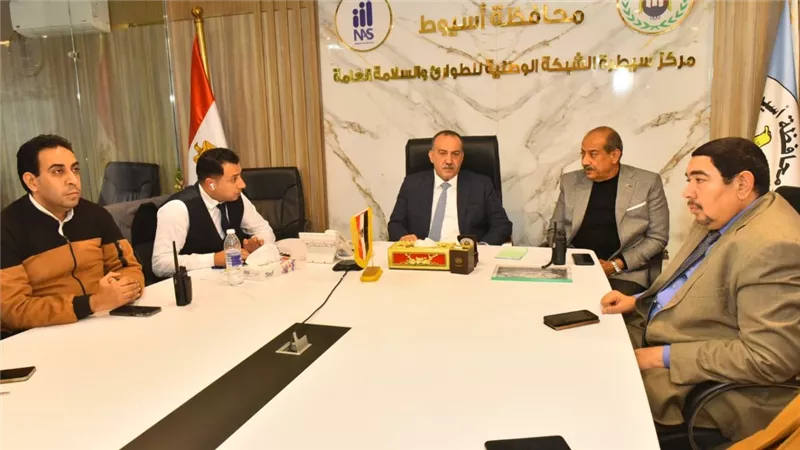 محافظ أسيوط يتابع إغلاق اللجان وبدء أعمال الفرز في بالدائرة الثالثة