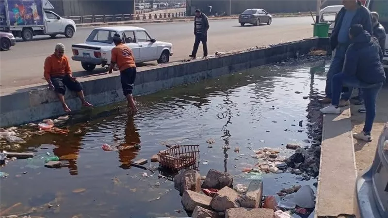 الإهمال والفوضى يحاصران  نافورة ميدان المؤسسة بشبرا الخيمة بمحافظة القليوبية