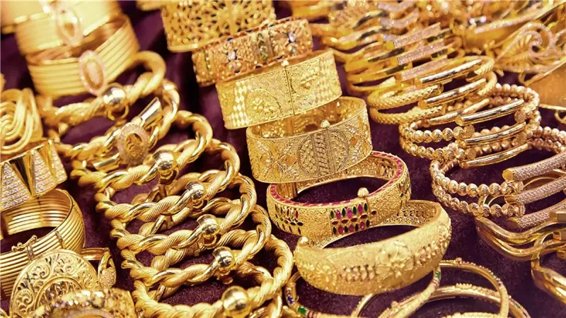 الذهب يتراجع بقوة مع انحسار مخاوف الأسواق وترقب بيانات سوق العمل الأمريكي