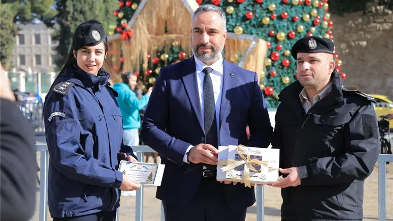 رئيس بلدية بيت لحم يستقبل وفد الضابطة الجمركية احتفالاً بأعياد الميلاد