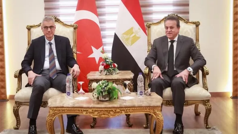 وزير الصحة والسكان يستقبل نظيره التركي لتعزيز التعاون المشترك 