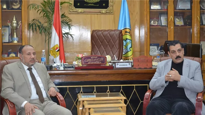 نائب رئيس جامعة الأزهر للوجه القبلي يستقبل وكيل وزارة العمل بأسيوط
