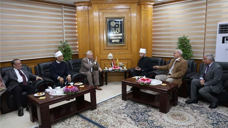 رئيس جامعة المنيا يستقبل وزير الأوقاف قبيل مناقشة ماجستير بالجامعة