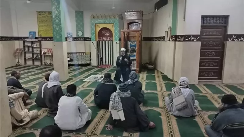 وكيل  وزارة الأوقاف بأسيوط يسلط الضوء على آداب دخول المساجد