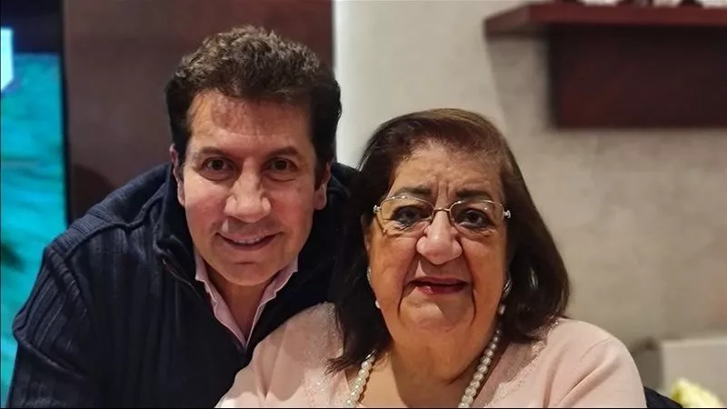 يسرا تنعي هاني رمزي في وفاة والدته وتكشف سبب غيابها عن حضور الجنازة 