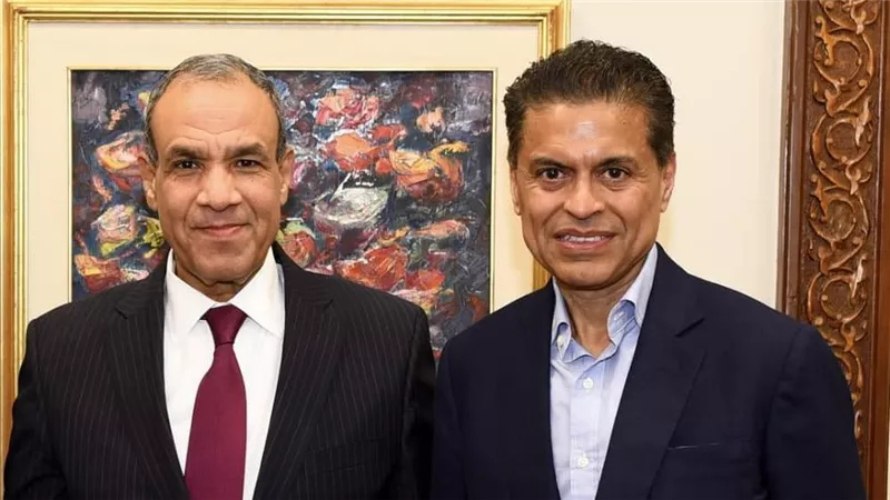 وزير الخارجية يبحث مع فريد زكريا قضايا الأمن الإقليمي والتطورات الدولية